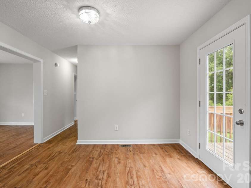53 Newberry Drive, Fletcher, NC 28732.  MLS# CAR4411707, YatesRealty ID 50543. Dining area