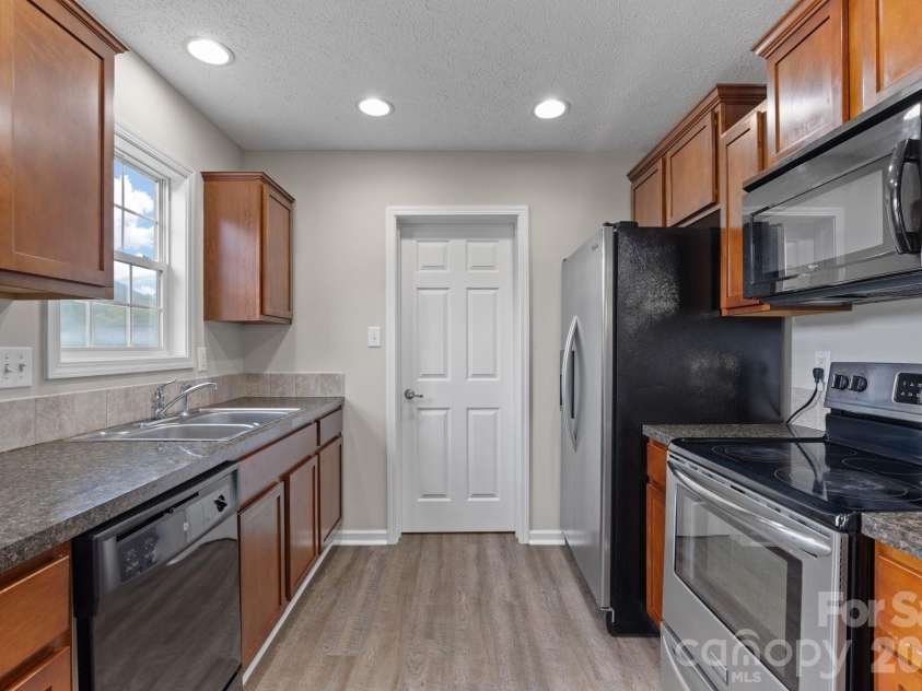 78 Newberry Drive, Fletcher, NC 28732.  MLS# CAR4411702, YatesRealty ID 50544. 