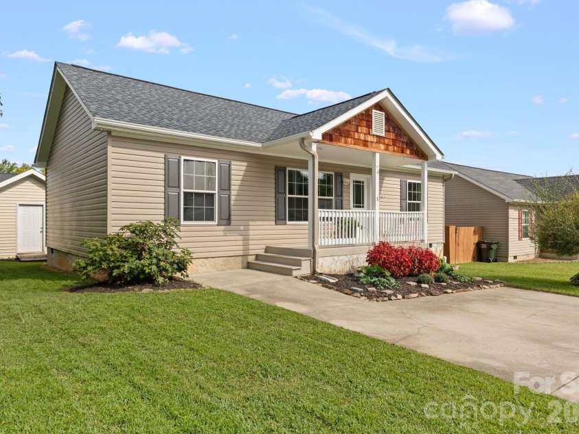78 Newberry Drive, Fletcher, NC 28732.  MLS# CAR4411702, YatesRealty ID 50544. 