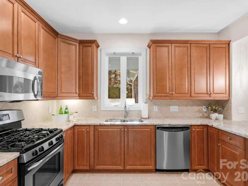 3038 Bellasera Way, Matthews, NC 28105.  MLS# CAR4319866, YatesRealty ID 50545. 