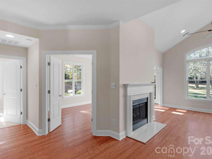 3038 Bellasera Way, Matthews, NC 28105.  MLS# CAR4319866, YatesRealty ID 50545. 