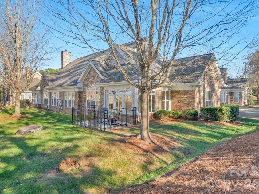 3038 Bellasera Way, Matthews, NC 28105.  MLS# CAR4319866, YatesRealty ID 50545. Quality meets curb appeal