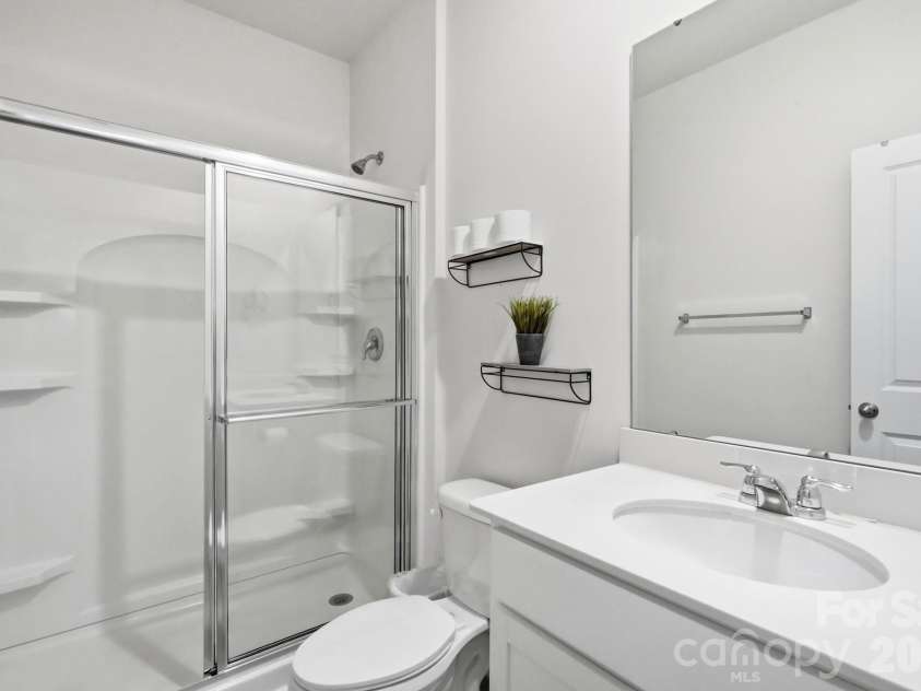 6204 Ellimar Field Lane, Charlotte, NC 28215.  MLS# CAR4422210, YatesRealty ID 50545. Bathroom