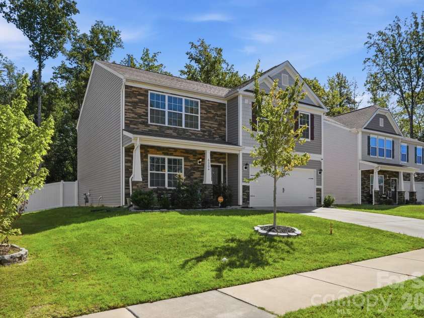 6204 Ellimar Field Lane, Charlotte, NC 28215.  MLS# CAR4422210, YatesRealty ID 50545. Exterior Front