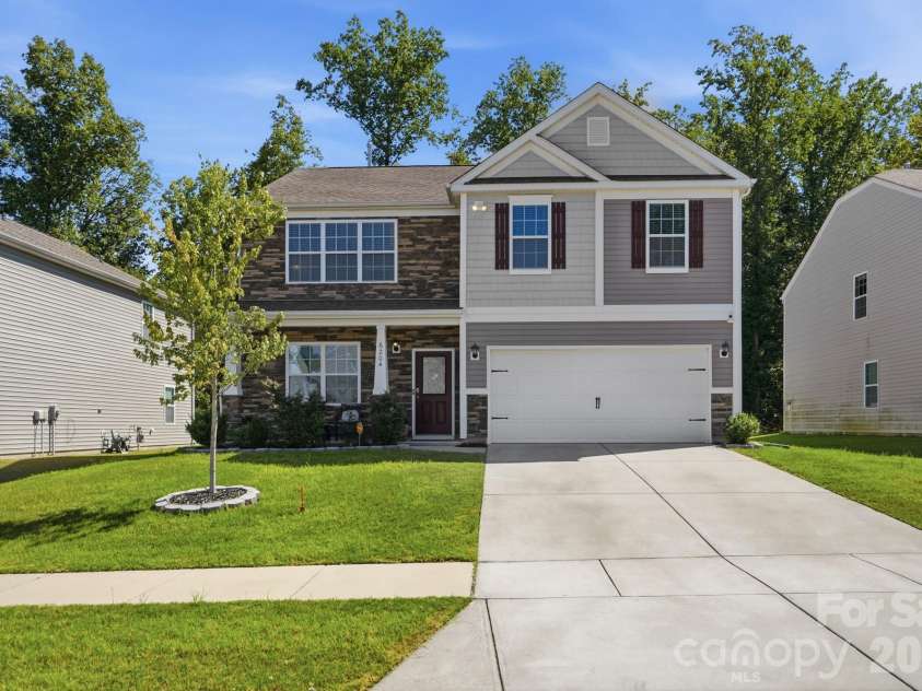 6204 Ellimar Field Lane, Charlotte, NC 28215.  MLS# CAR4422210, YatesRealty ID 50545. Exterior Front
