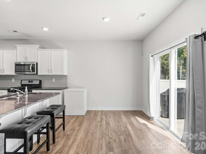 6204 Ellimar Field Lane, Charlotte, NC 28215.  MLS# CAR4422210, YatesRealty ID 50545. Kitchen