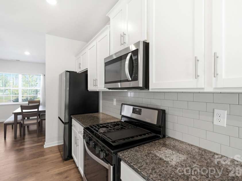 6204 Ellimar Field Lane, Charlotte, NC 28215.  MLS# CAR4422210, YatesRealty ID 50545. Kitchen