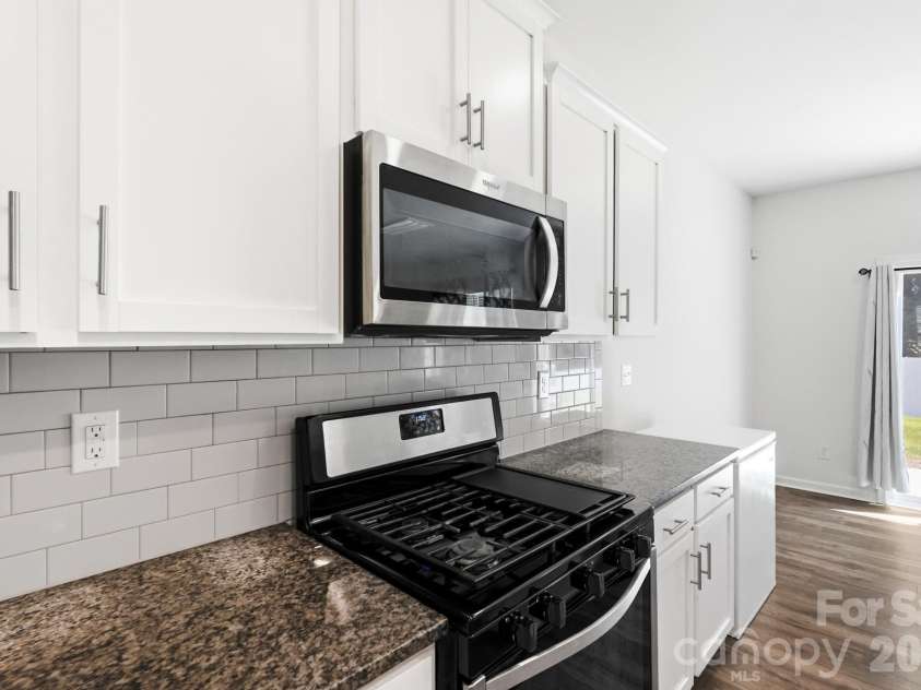 6204 Ellimar Field Lane, Charlotte, NC 28215.  MLS# CAR4422210, YatesRealty ID 50545. Kitchen