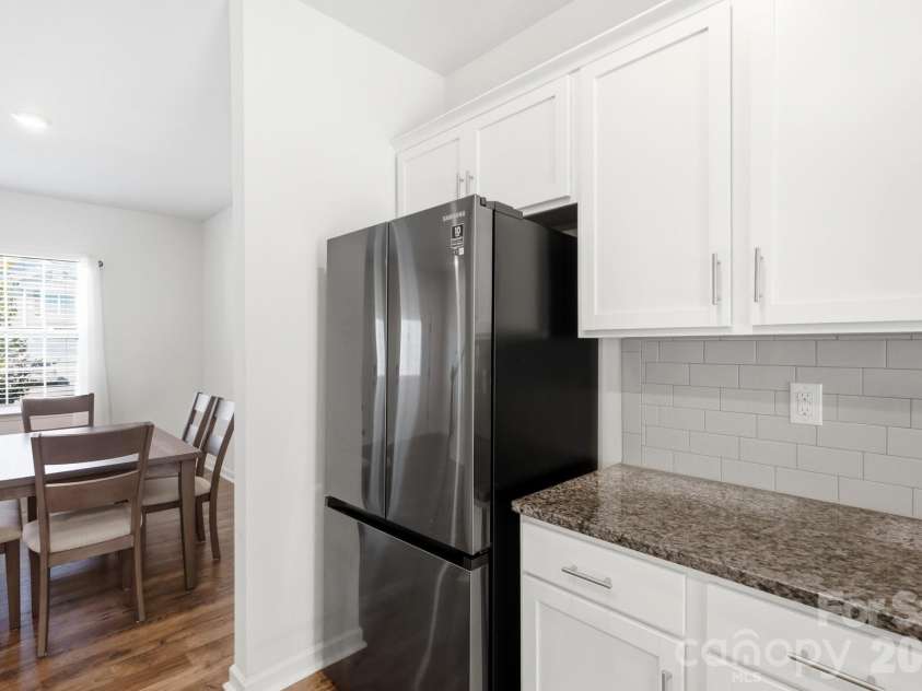 6204 Ellimar Field Lane, Charlotte, NC 28215.  MLS# CAR4422210, YatesRealty ID 50545. Kitchen