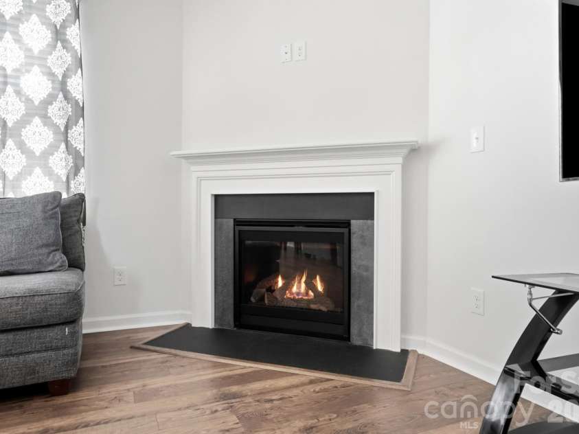 6204 Ellimar Field Lane, Charlotte, NC 28215.  MLS# CAR4422210, YatesRealty ID 50545. Living Room