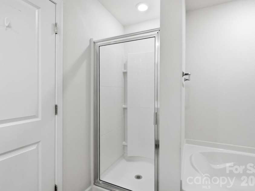 6204 Ellimar Field Lane, Charlotte, NC 28215.  MLS# CAR4422210, YatesRealty ID 50545. Master Bathroom
