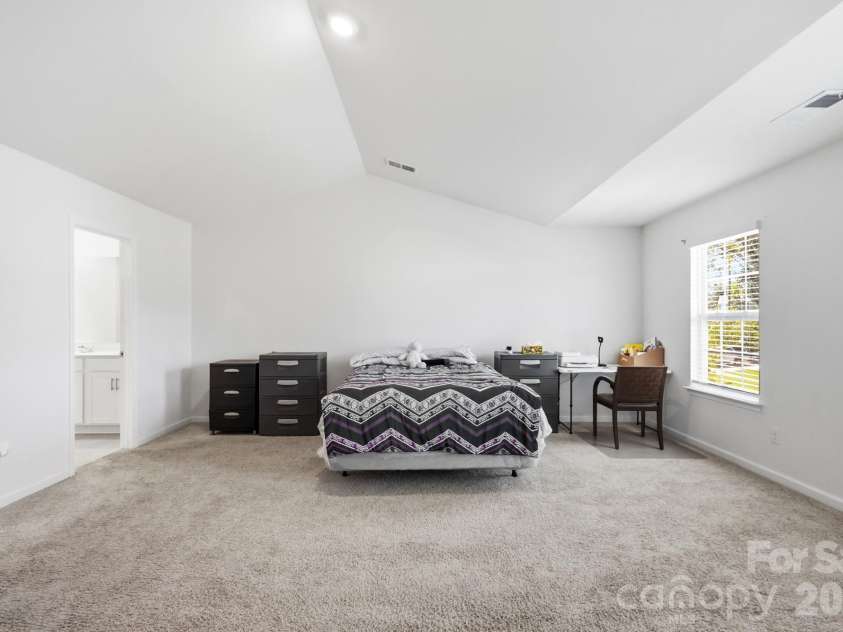 6204 Ellimar Field Lane, Charlotte, NC 28215.  MLS# CAR4422210, YatesRealty ID 50545. Master Bedroom