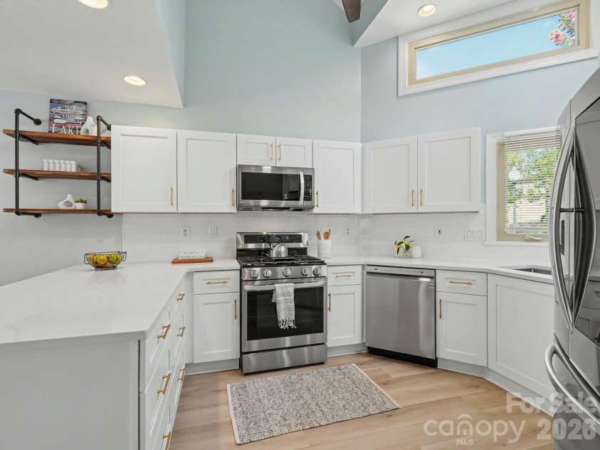 14546 Waterside Drive, Charlotte, NC 28278.  MLS# CAR4423236, YatesRealty ID 50546. 