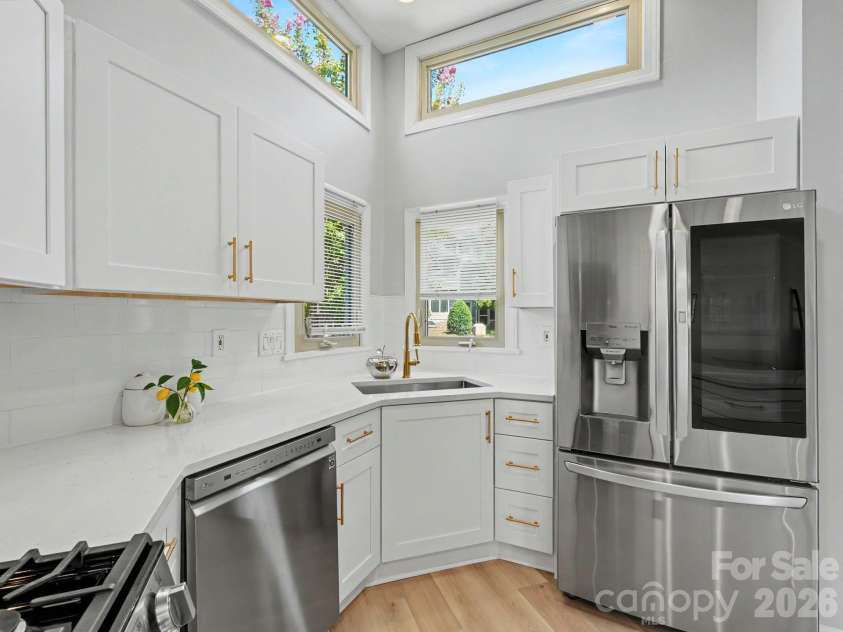 14546 Waterside Drive, Charlotte, NC 28278.  MLS# CAR4423236, YatesRealty ID 50546. 