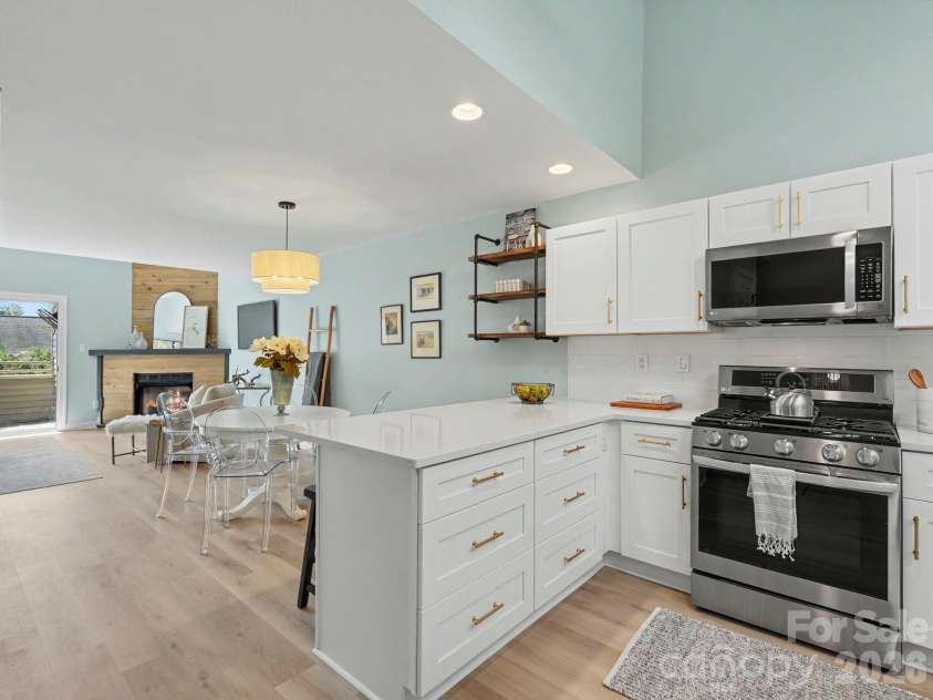 14546 Waterside Drive, Charlotte, NC 28278.  MLS# CAR4423236, YatesRealty ID 50546. 