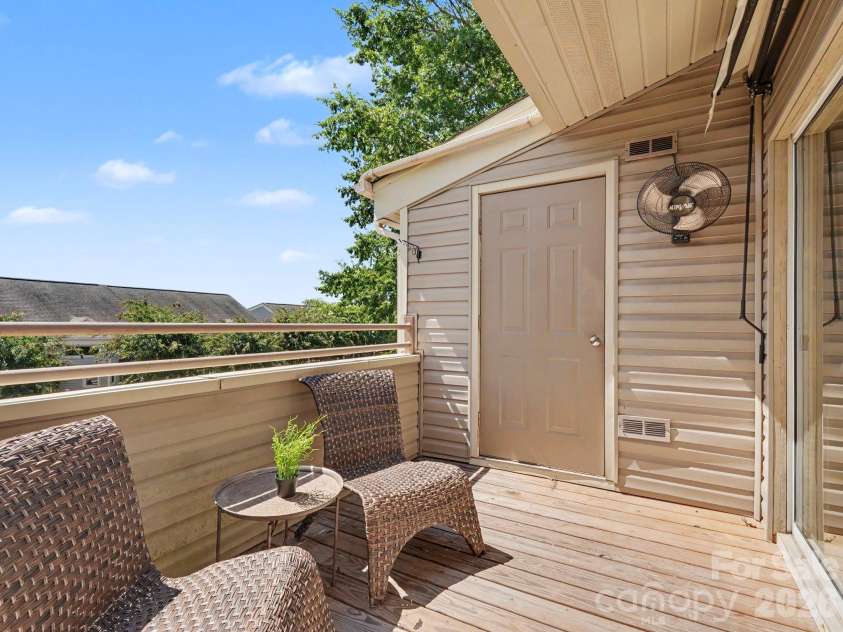 14546 Waterside Drive, Charlotte, NC 28278.  MLS# CAR4423236, YatesRealty ID 50546. 