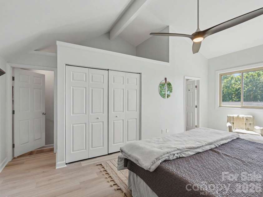 14546 Waterside Drive, Charlotte, NC 28278.  MLS# CAR4423236, YatesRealty ID 50546. 