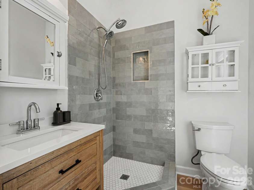 14546 Waterside Drive, Charlotte, NC 28278.  MLS# CAR4423236, YatesRealty ID 50546. 