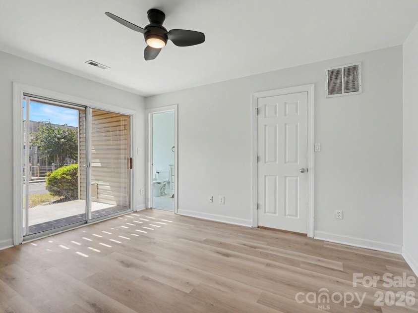14546 Waterside Drive, Charlotte, NC 28278.  MLS# CAR4423236, YatesRealty ID 50546. 
