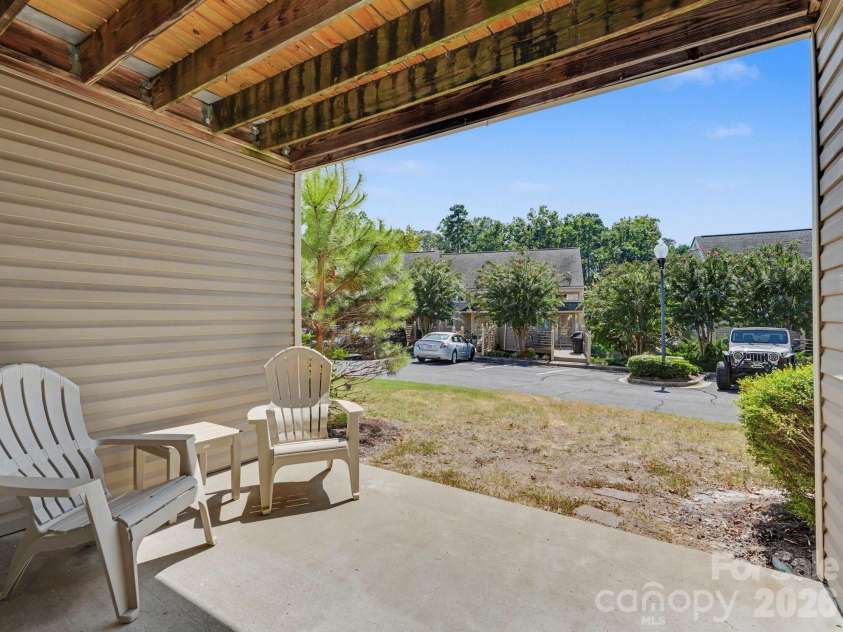 14546 Waterside Drive, Charlotte, NC 28278.  MLS# CAR4423236, YatesRealty ID 50546. 