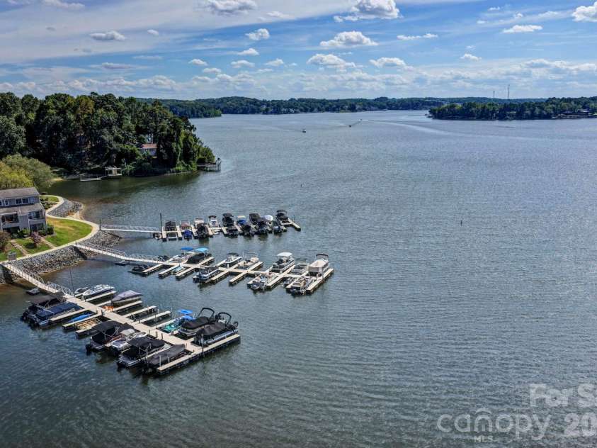 14546 Waterside Drive, Charlotte, NC 28278.  MLS# CAR4423236, YatesRealty ID 50546. 