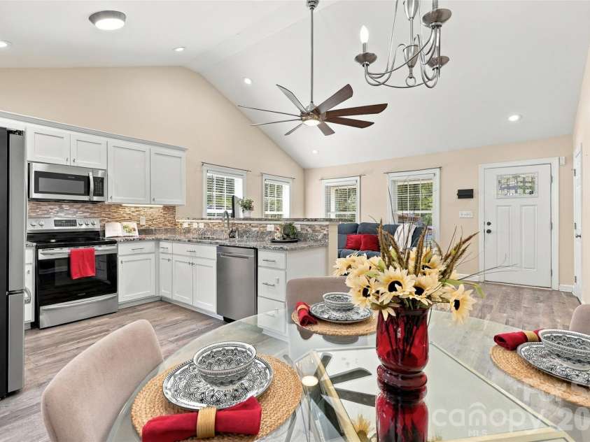 1218 Calhoun Street, Rock Hill, SC 29732.  MLS# CAR4423686, YatesRealty ID 50547. 