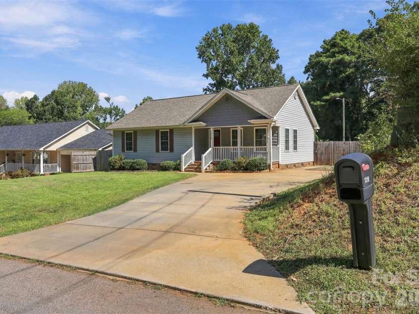 1218 Calhoun Street, Rock Hill, SC 29732.  MLS# CAR4423686, YatesRealty ID 50547. 