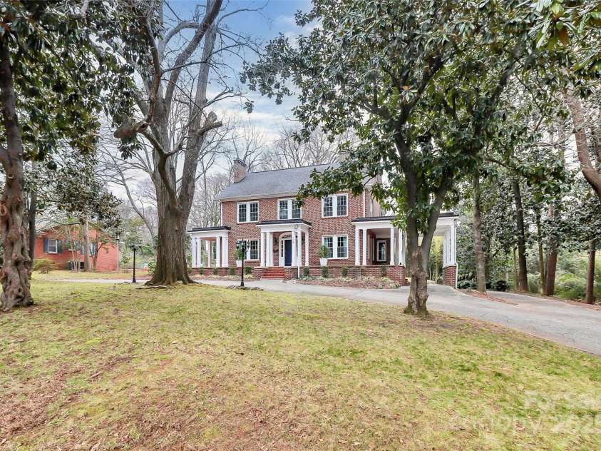 106 Patrick Street, Gastonia, NC 28054.  MLS# CAR4211369, YatesRealty ID 5055. Gorgeous circular driveway with stamped concrete.