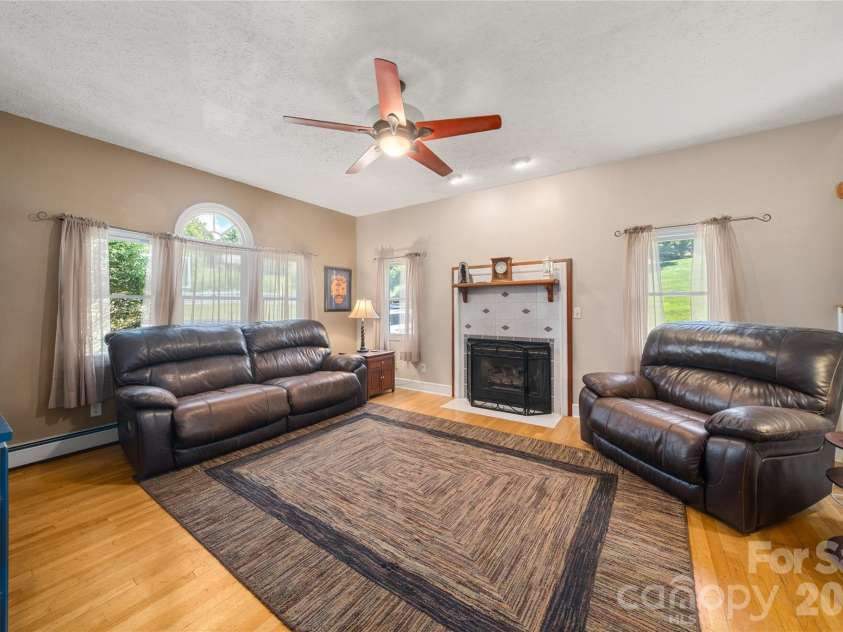 22 Dogwood Circle, Burnsville, NC 28714.  MLS# CAR4402092, YatesRealty ID 50551. 