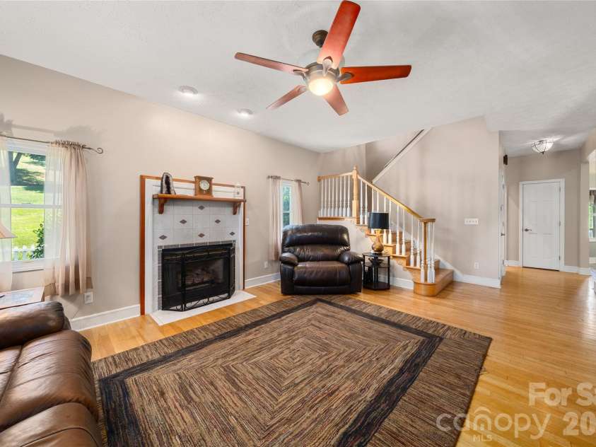 22 Dogwood Circle, Burnsville, NC 28714.  MLS# CAR4402092, YatesRealty ID 50551. 