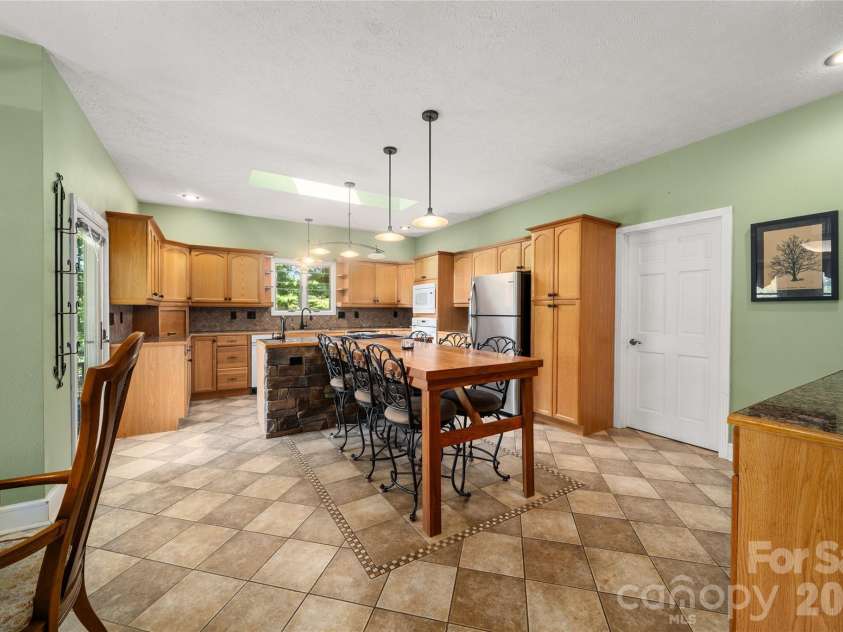22 Dogwood Circle, Burnsville, NC 28714.  MLS# CAR4402092, YatesRealty ID 50551. 