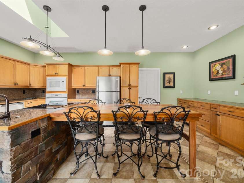 22 Dogwood Circle, Burnsville, NC 28714.  MLS# CAR4402092, YatesRealty ID 50551. 