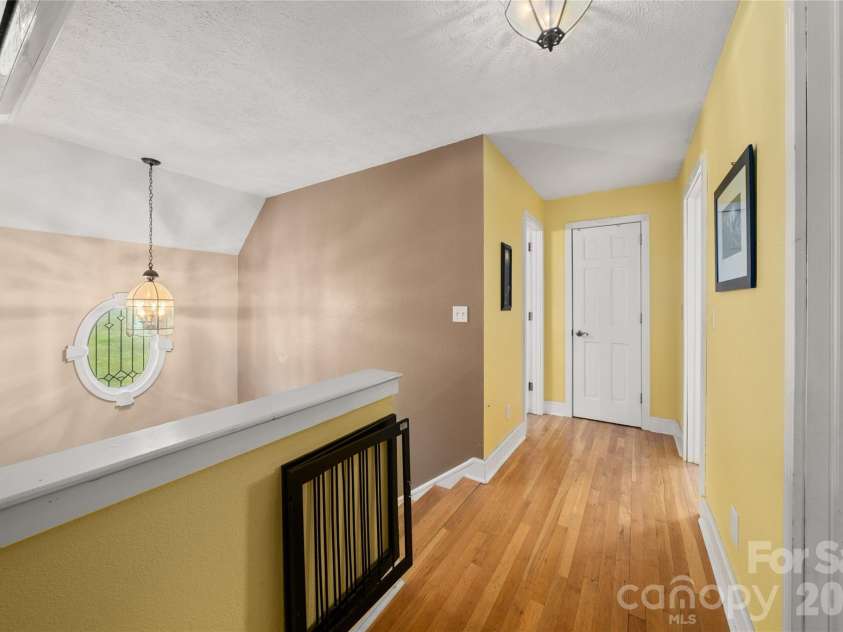 22 Dogwood Circle, Burnsville, NC 28714.  MLS# CAR4402092, YatesRealty ID 50551. 