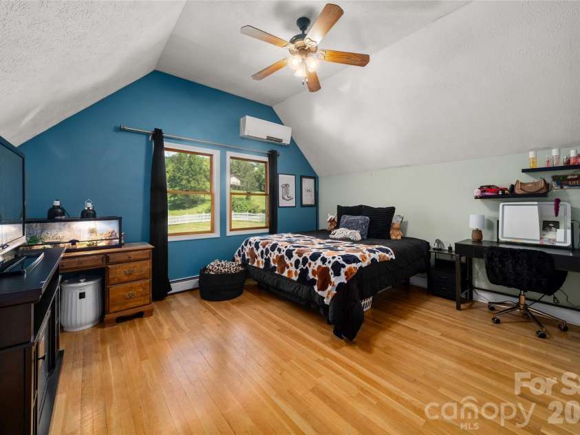 22 Dogwood Circle, Burnsville, NC 28714.  MLS# CAR4402092, YatesRealty ID 50551. 