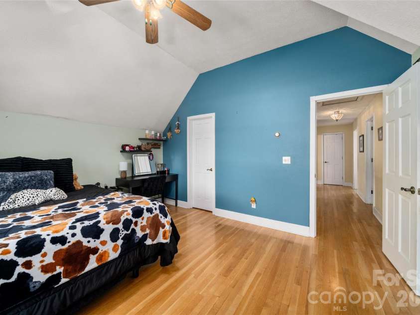 22 Dogwood Circle, Burnsville, NC 28714.  MLS# CAR4402092, YatesRealty ID 50551. 