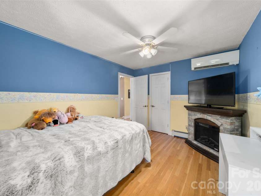 22 Dogwood Circle, Burnsville, NC 28714.  MLS# CAR4402092, YatesRealty ID 50551. 