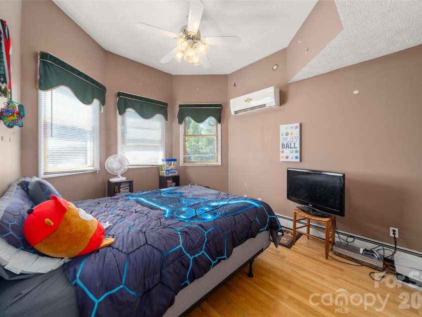 22 Dogwood Circle, Burnsville, NC 28714.  MLS# CAR4402092, YatesRealty ID 50551. 