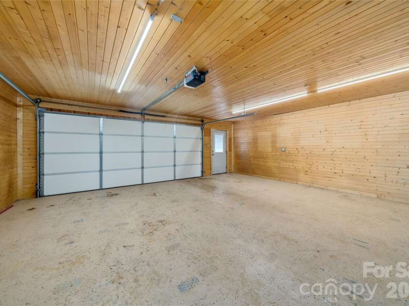 22 Dogwood Circle, Burnsville, NC 28714.  MLS# CAR4402092, YatesRealty ID 50551. 
