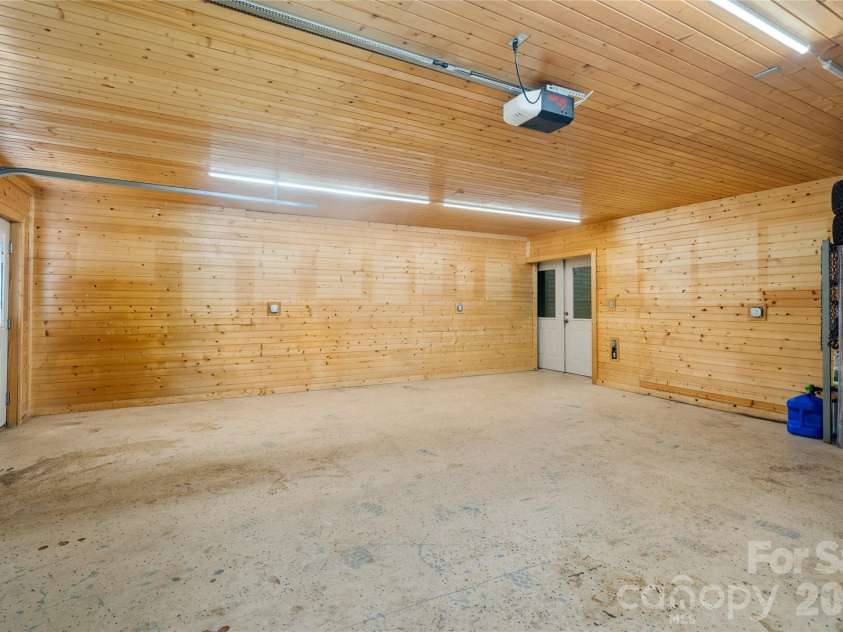 22 Dogwood Circle, Burnsville, NC 28714.  MLS# CAR4402092, YatesRealty ID 50551. 