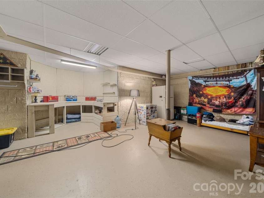 22 Dogwood Circle, Burnsville, NC 28714.  MLS# CAR4402092, YatesRealty ID 50551. 