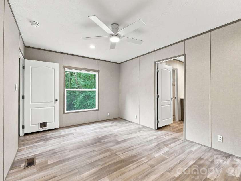 146 & 148 Bradshaw Circle, Candler, NC 28715.  MLS# CAR4424703, YatesRealty ID 50552. 