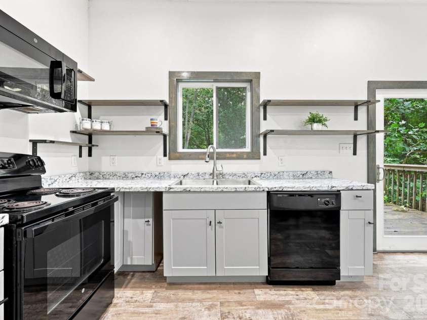 146 & 148 Bradshaw Circle, Candler, NC 28715.  MLS# CAR4424703, YatesRealty ID 50552. 