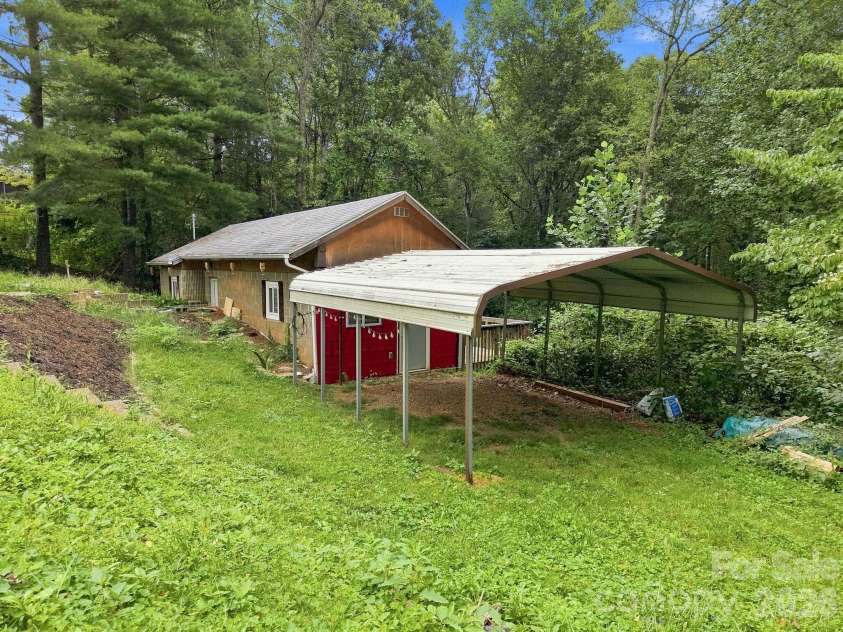 146 & 148 Bradshaw Circle, Candler, NC 28715.  MLS# CAR4424703, YatesRealty ID 50552. 