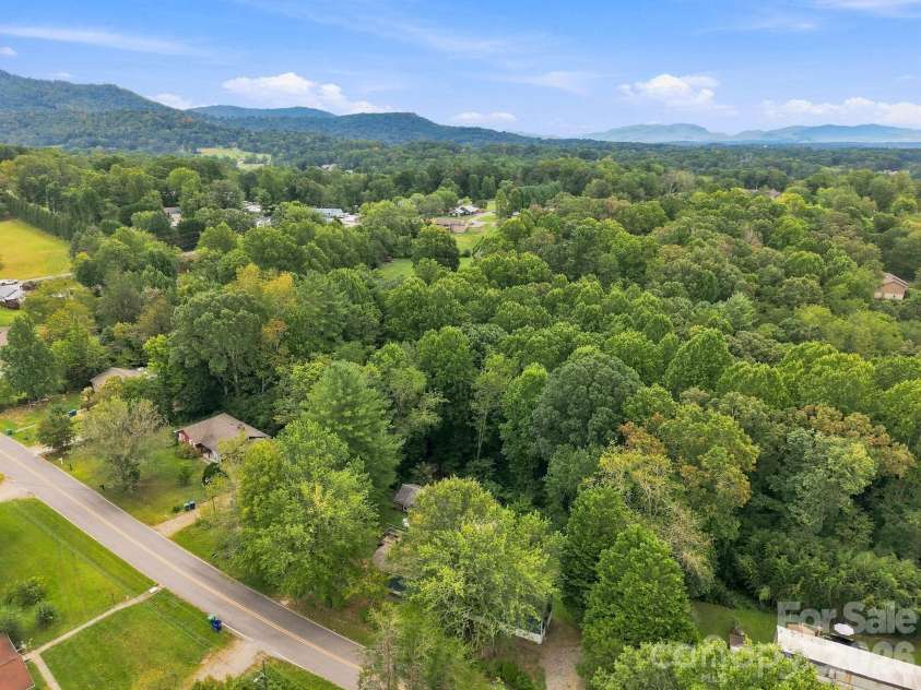 146 & 148 Bradshaw Circle, Candler, NC 28715.  MLS# CAR4424703, YatesRealty ID 50552. 
