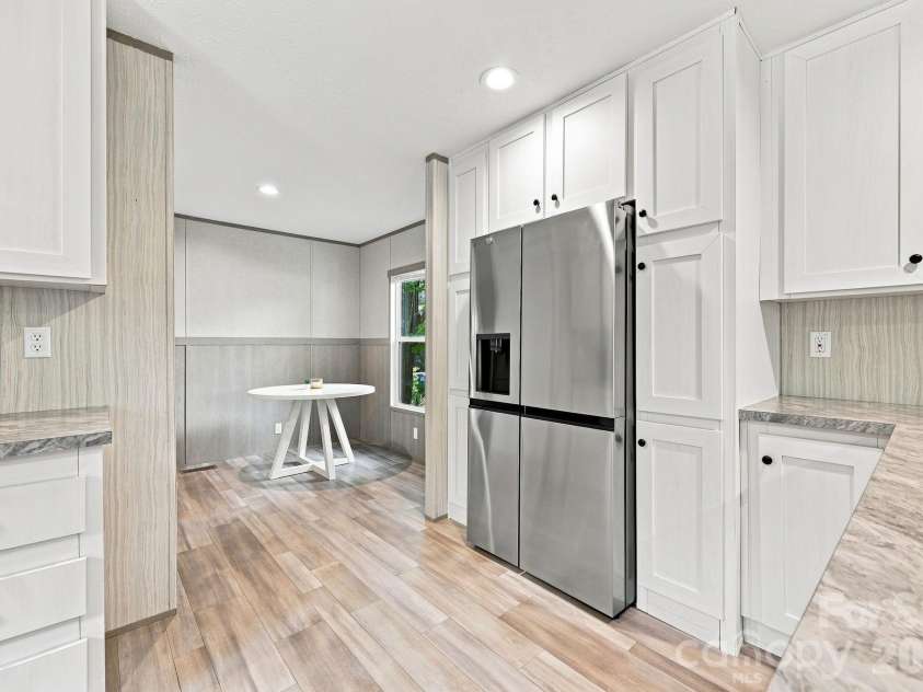146 & 148 Bradshaw Circle, Candler, NC 28715.  MLS# CAR4424703, YatesRealty ID 50552. All new Stainless Appliances