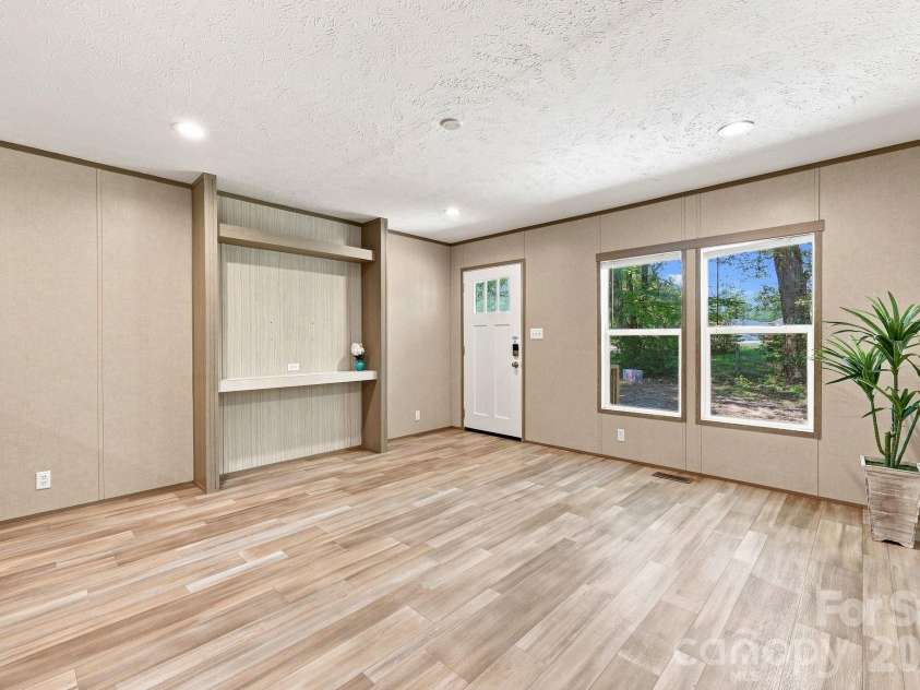 146 & 148 Bradshaw Circle, Candler, NC 28715.  MLS# CAR4424703, YatesRealty ID 50552. Bright and Open Living Space