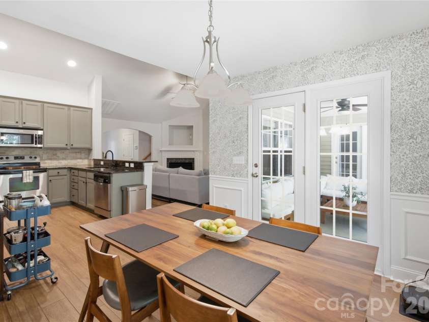 9533 Brighthaven Lane, Charlotte, NC 28214.  MLS# CAR4422080, YatesRealty ID 50553. 