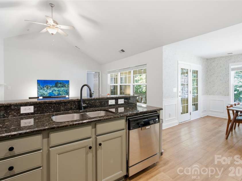 9533 Brighthaven Lane, Charlotte, NC 28214.  MLS# CAR4422080, YatesRealty ID 50553. 