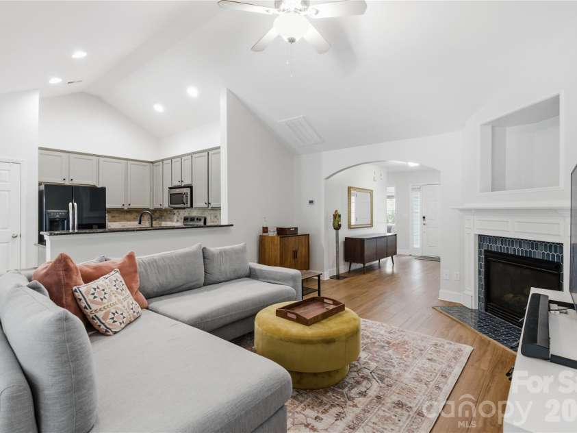 9533 Brighthaven Lane, Charlotte, NC 28214.  MLS# CAR4422080, YatesRealty ID 50553. 