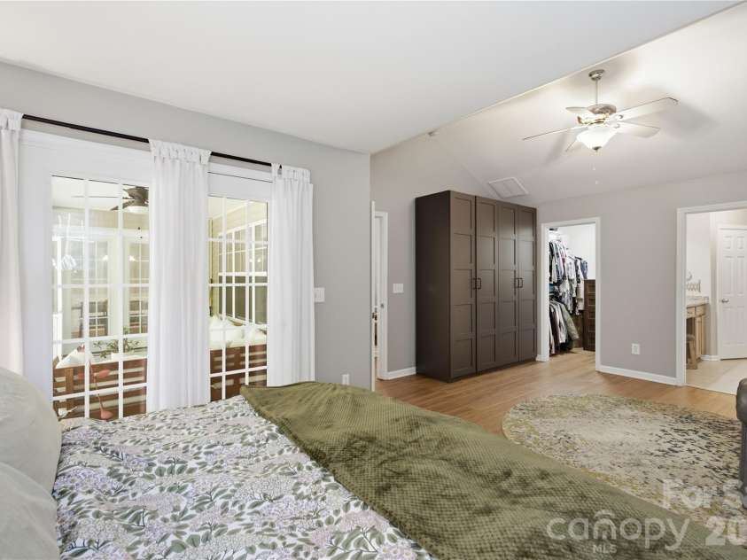 9533 Brighthaven Lane, Charlotte, NC 28214.  MLS# CAR4422080, YatesRealty ID 50553. 